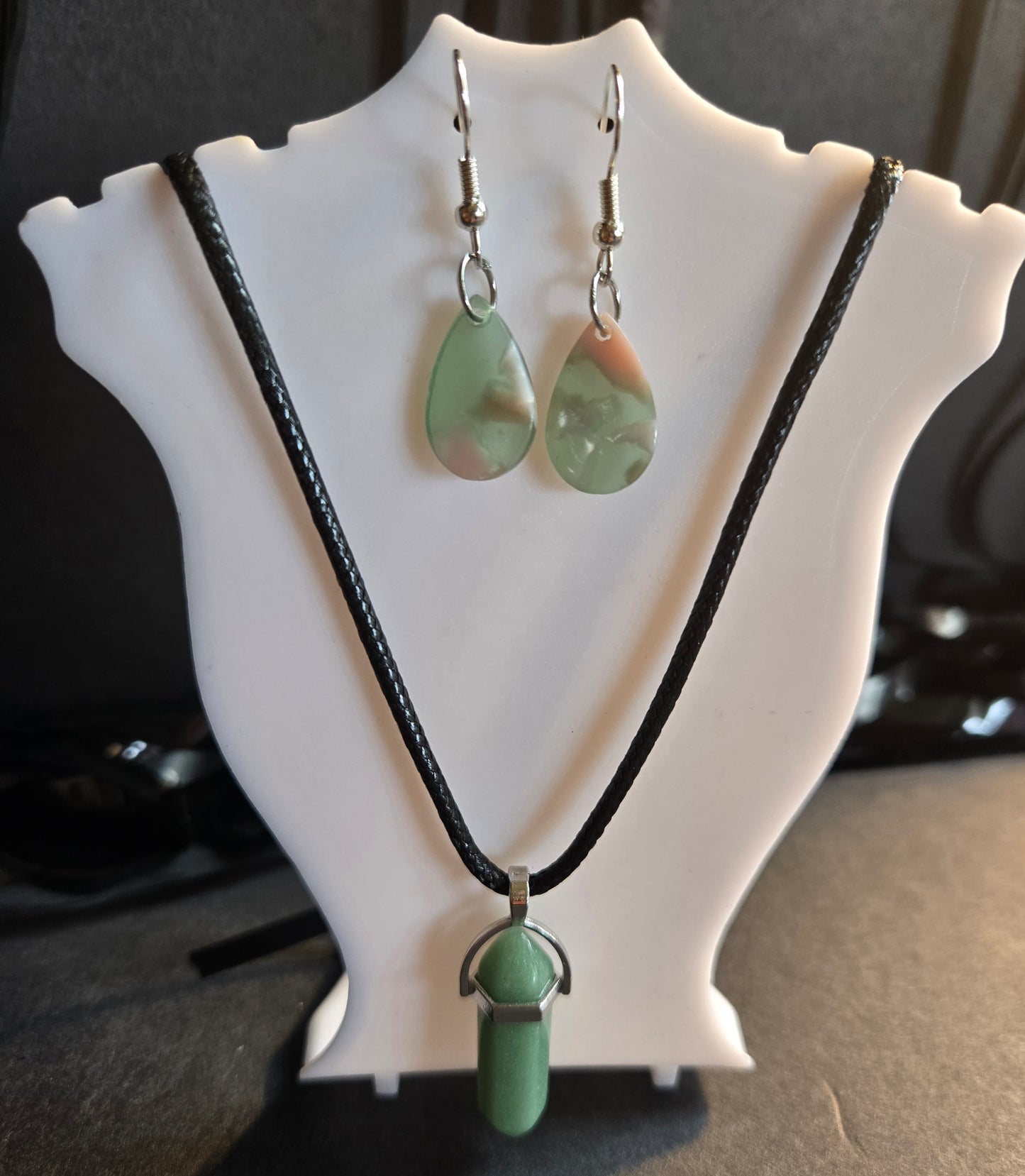 UNIBLENDS JADE STONE EARRINGS &NECKLACE SET 💚✨️
