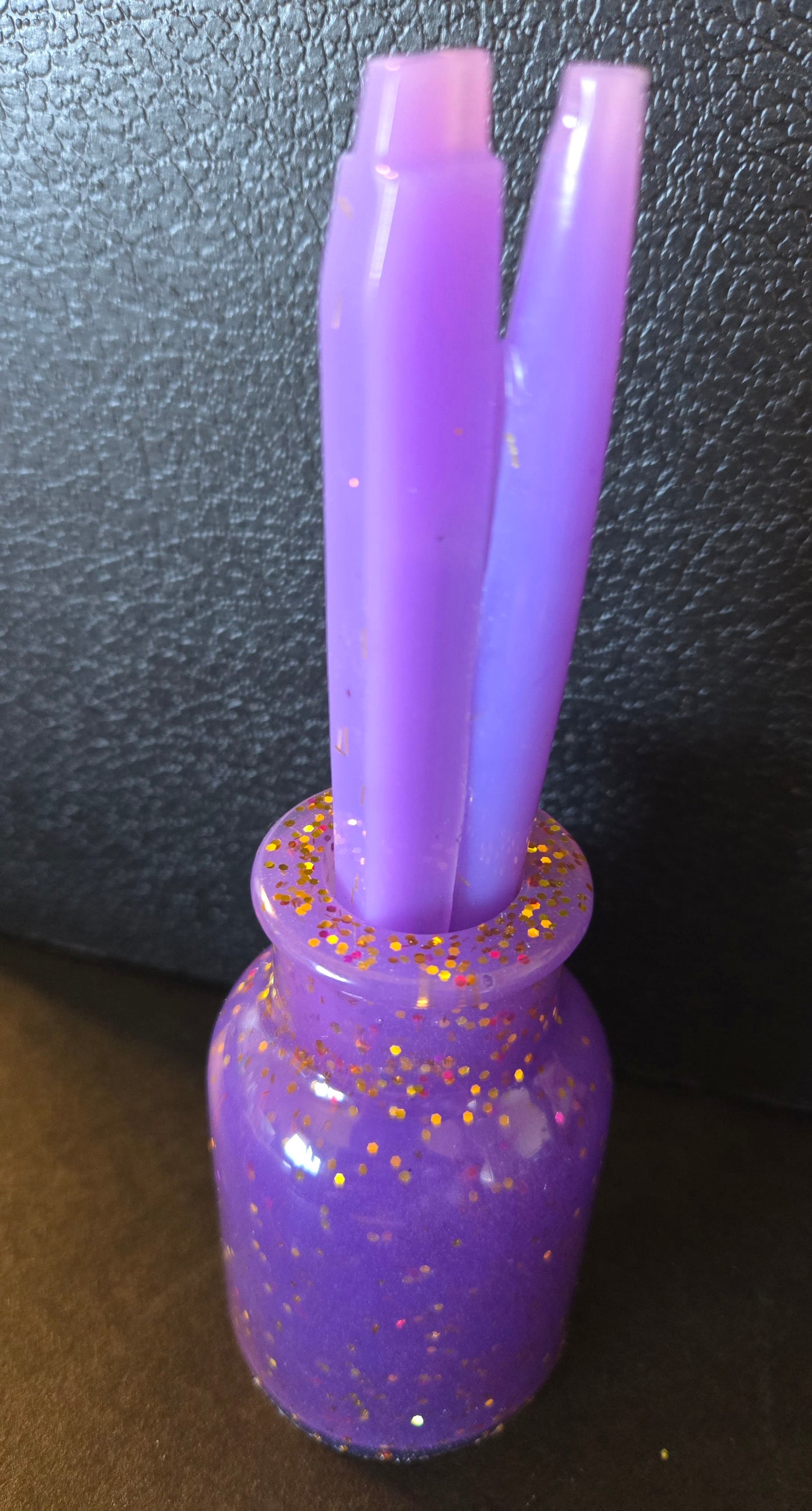 PEN AND PEN HOLDER 🖊