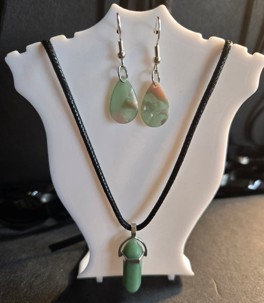 UNIBLENDS JADE STONE EARRINGS &NECKLACE SET 💚✨️